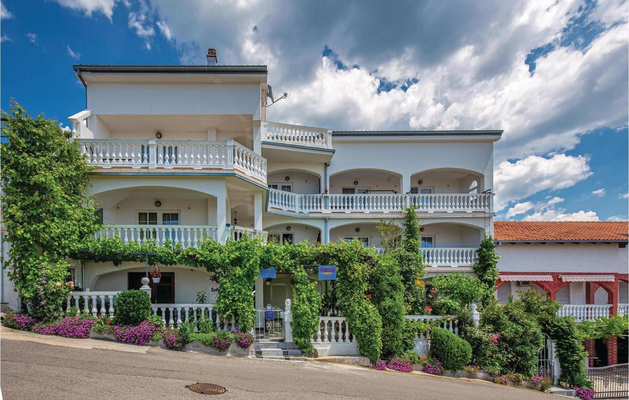 Stunning Apartment In Crikvenica With Wifi 外观 照片