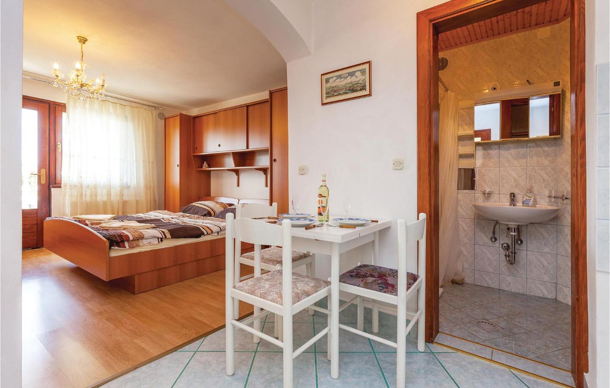 Stunning Apartment In Crikvenica With Wifi 外观 照片